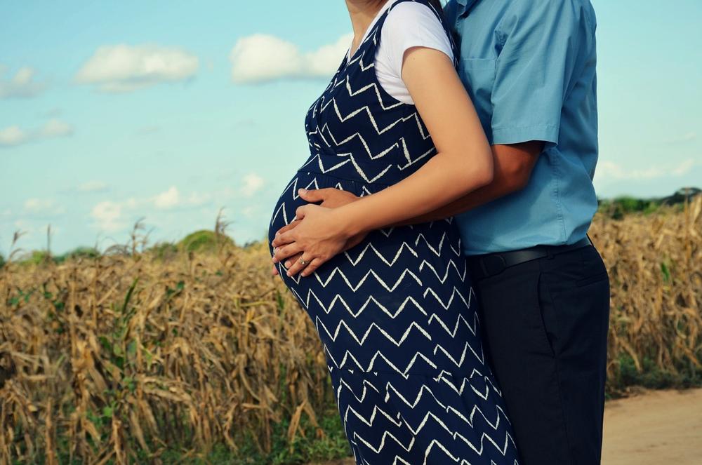 pregnant couple